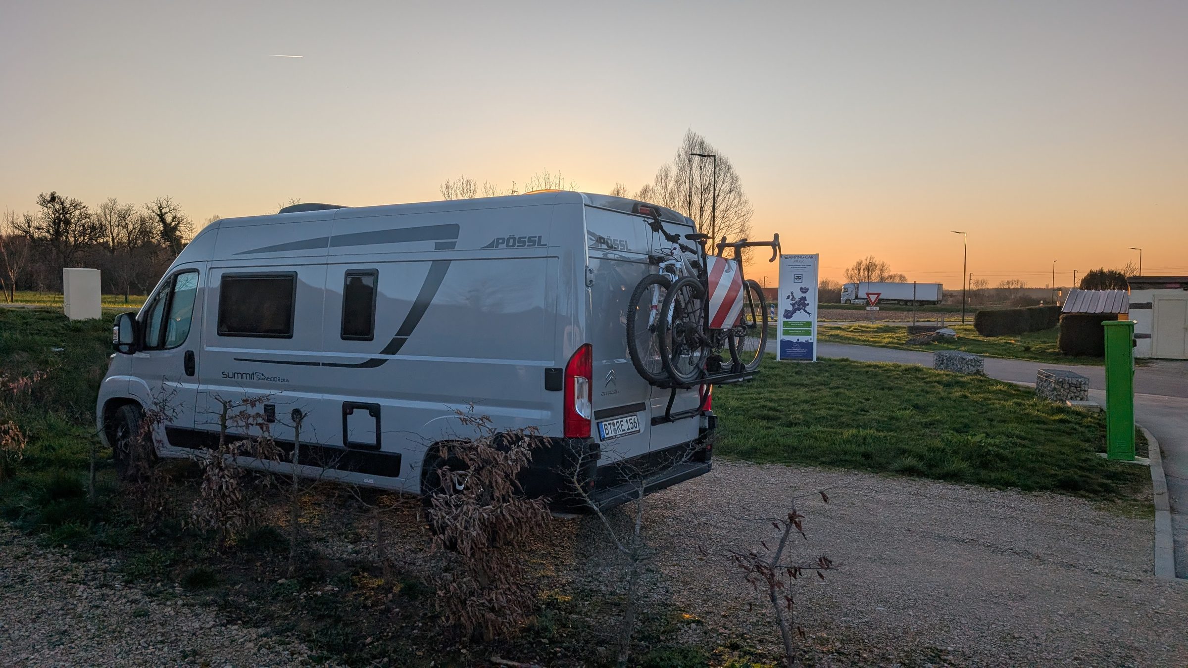 Camping-Car Park erklärt: Karte, App und Schranke – unsere Nacht in Beaufort-Orbagna