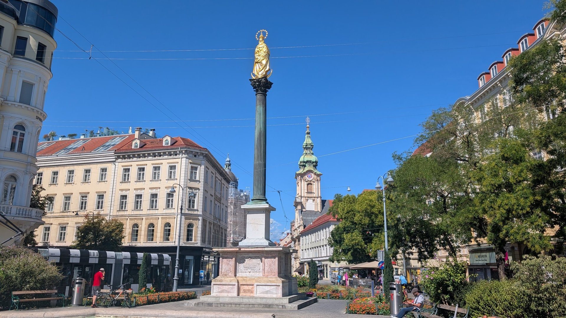 Die goldene Mariensäule am Platz Am Eisernen Tor in Graz