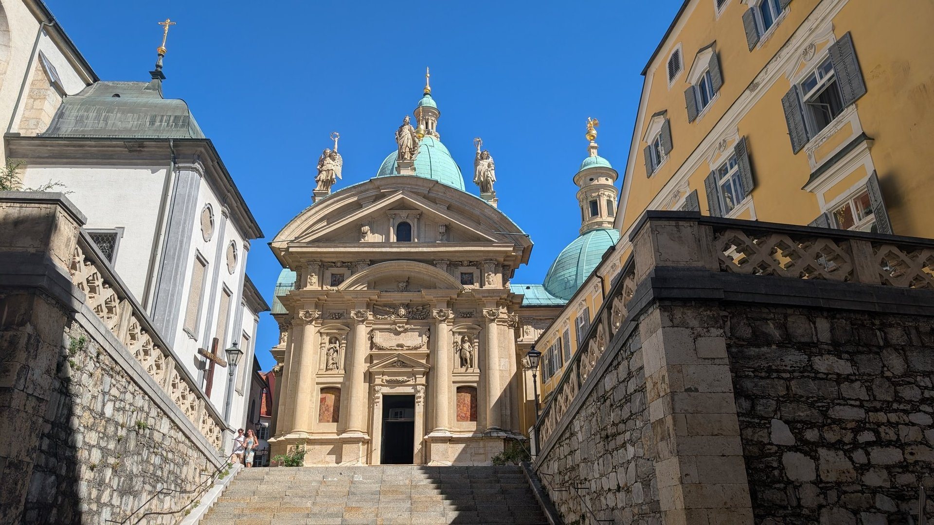 Das barocke Mausoleum Kaiser Ferdinands II. mit Freitreppe in der Grazer Altstadt