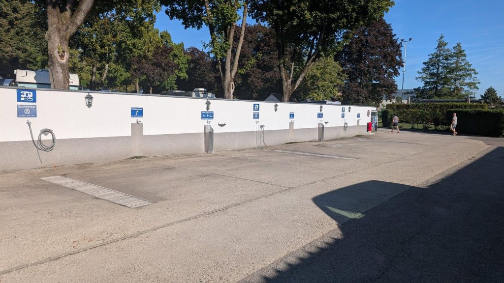 Die große Ver- und Entsorgungsanlage am Reisemobil-Stellplatz Graz