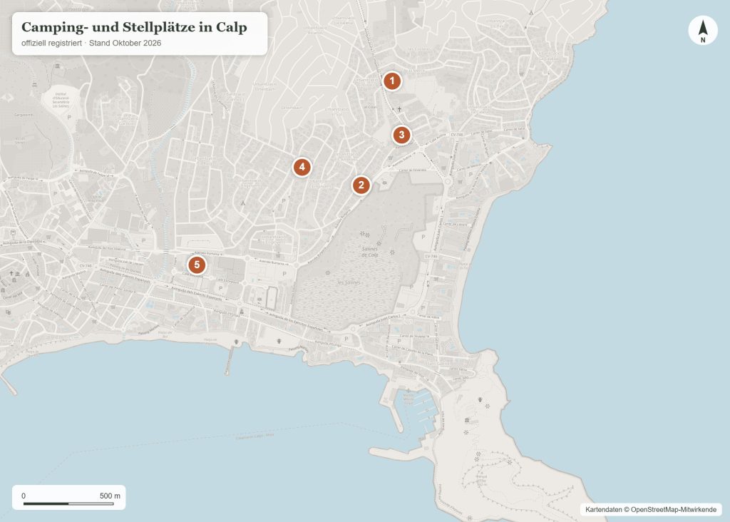 Karte von Calp mit fünf nummerierten, offiziell registrierten Camping- und Stellplätzen nördlich der Salinas, unten der Peñón d'Ifach